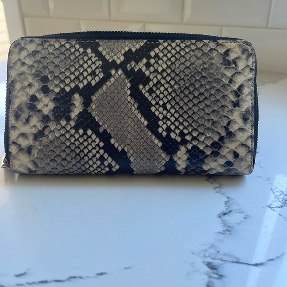 TORY BURCH Robinson Embossed Snakeskin Leather Zip Wallet - Picture 3 of 8